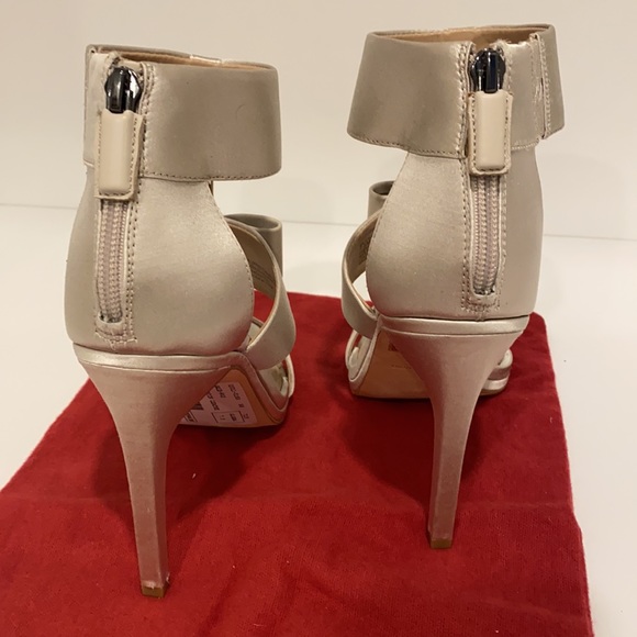 Bcbg satin pumps.  Perfect condition - Picture 4 of 6